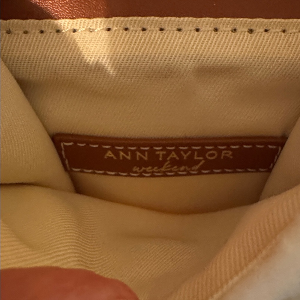 Ann Taylor Brown and Cream small Crossbody Bag/ Phone NWOT - Picture 2 of 4